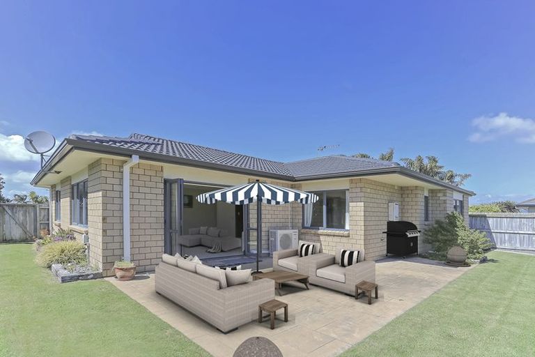 Photo of property in 24 Sarah Place, Papamoa Beach, Papamoa, 3118