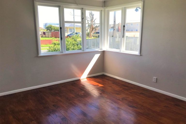 Photo of property in 11 Kohinoor Avenue, Mangere, Auckland, 2022
