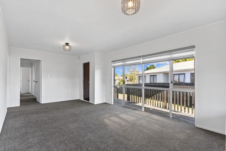 Photo of property in 4 Stoll Place, Clendon Park, Auckland, 2103