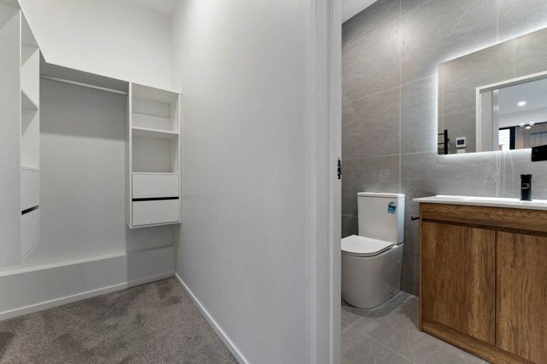 Photo of property in 18 Papai Lane, Massey, Auckland, 0614