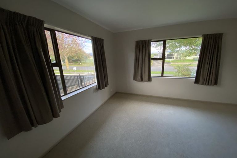 Photo of property in 8/8a Featherston Street, Levin, 5510