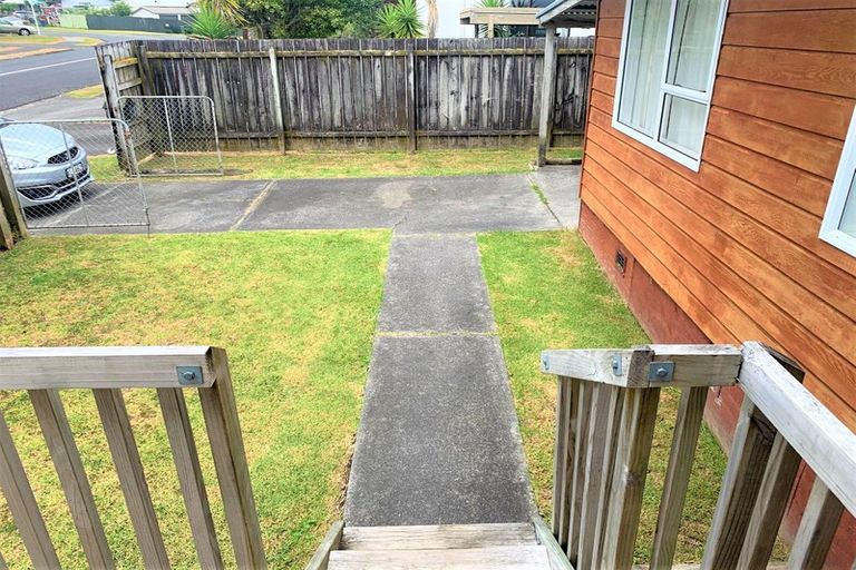 Photo of property in 13 Cyril Crescent, West Harbour, Auckland, 0618