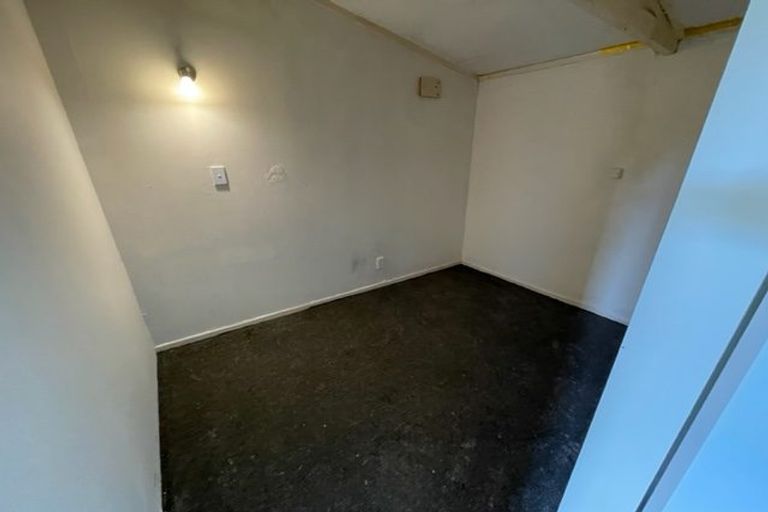 Photo of property in 22 Cliff View Drive, Green Bay, Auckland, 0604