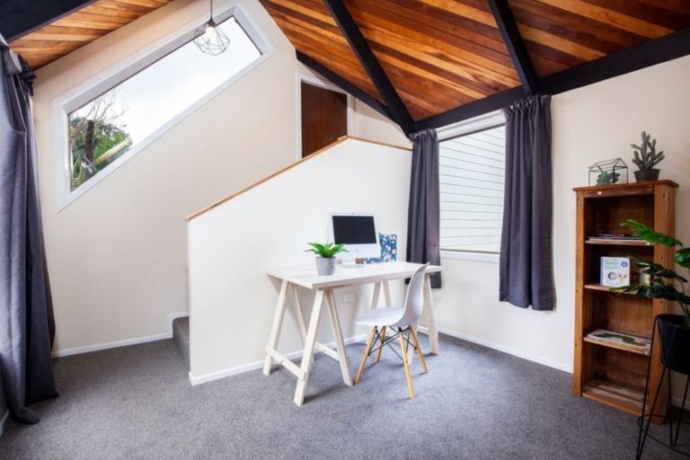 Photo of property in 10 Hood Place, Spotswood, New Plymouth, 4310