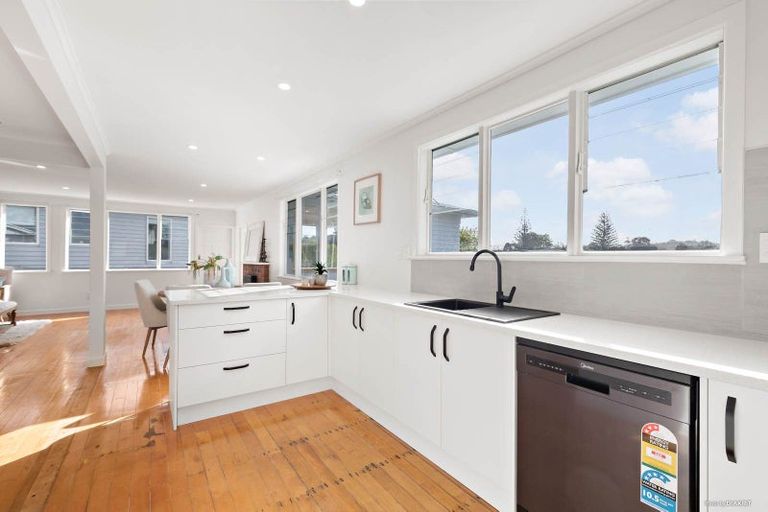 Photo of property in 49g Lancaster Road, Beach Haven, Auckland, 0626