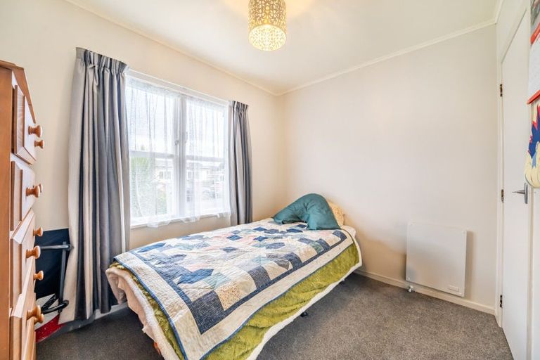 Photo of property in 16 Longfellow Street, Trentham, Upper Hutt, 5018