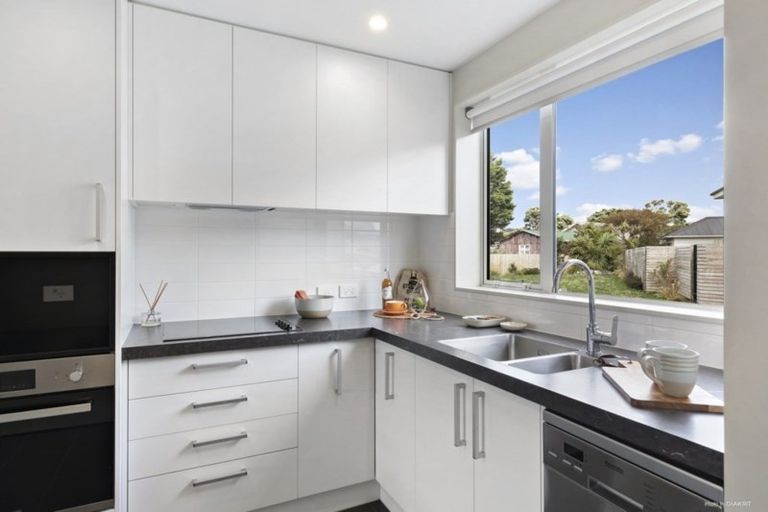 Photo of property in 2u6 Stone Street, Miramar, Wellington, 6022