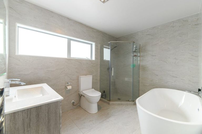 Photo of property in 20d Kelwyn Road, Kelston, Auckland, 0602