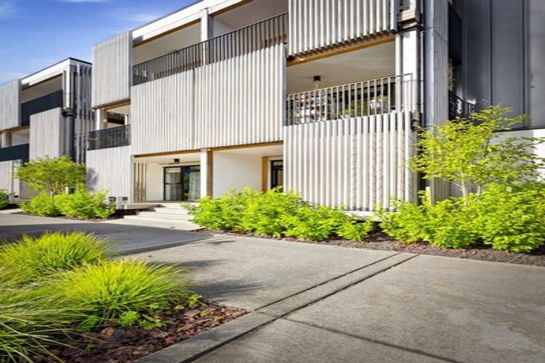 Photo of property in 2/165 Hobsonville Point Road, Hobsonville, Auckland, 0616