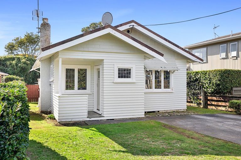 Photo of property in 3 Shortland Street, Lower Vogeltown, New Plymouth, 4310