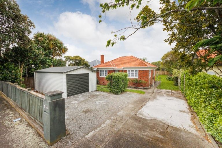 Photo of property in 210 College Street, West End, Palmerston North, 4412