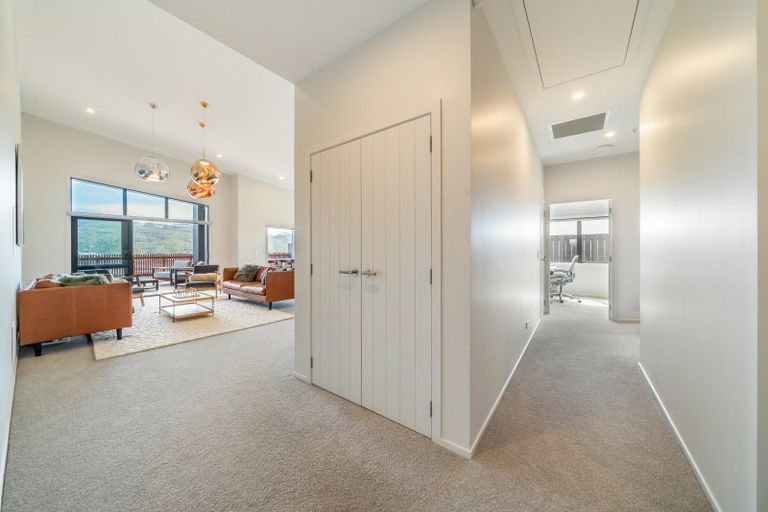 Photo of property in 16 Te Hoiere Street, Aotea, Porirua, 5024