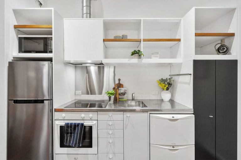 Photo of property in Hannahs Warehouse Apartments, 11/13 Leeds Street, Te Aro, Wellington, 6011