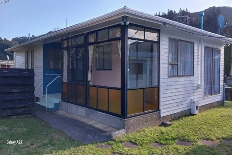 Photo of property in 278 Wellington Road, Wainuiomata, Lower Hutt, 5014