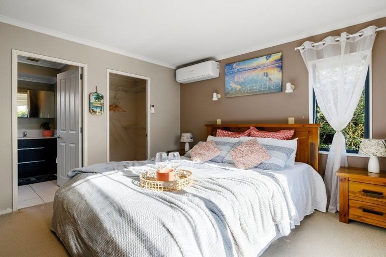 Photo of property in 21 Cate Road, Rototuna, Hamilton, 3210