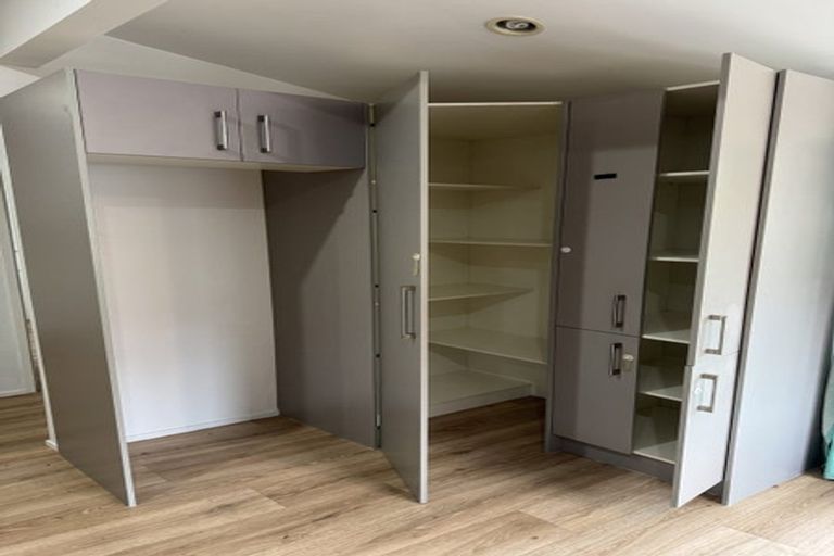 Photo of property in 31 Newington Road, Henderson, Auckland, 0612