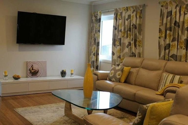 Photo of property in 11 Madeira Close, Whitby, Porirua, 5024