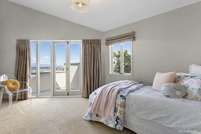 Photo of property in 53 Harbour View Road, Northland, Wellington, 6012