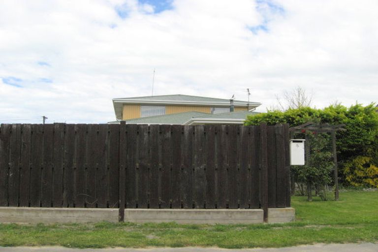 Photo of property in 5 Gladstone Road, Woodend, 7610