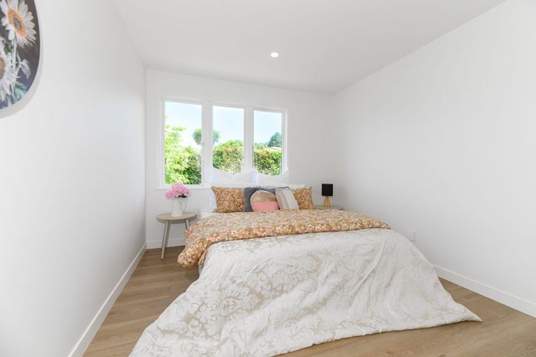 Photo of property in 70d Lincoln Park Avenue, Massey, Auckland, 0614