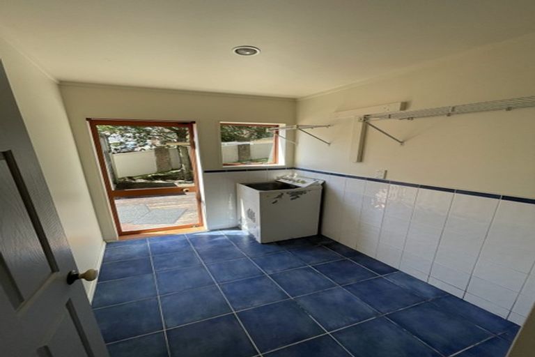 Photo of property in 45 Tenbless Court, Unsworth Heights, Auckland, 0632
