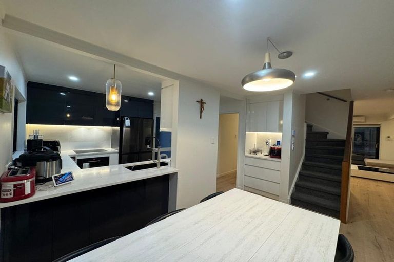 Photo of property in 2/32 Palliser Lane, Browns Bay, Auckland, 0630