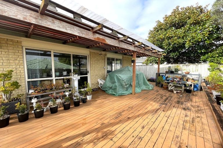Photo of property in 110 Bob Charles Drive, Golflands, Auckland, 2013
