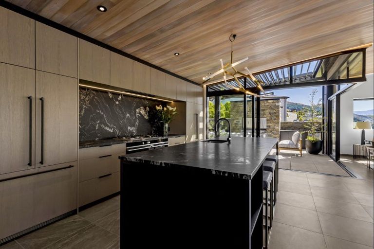 Photo of property in 1a Olivers Place, Queenstown, 9300