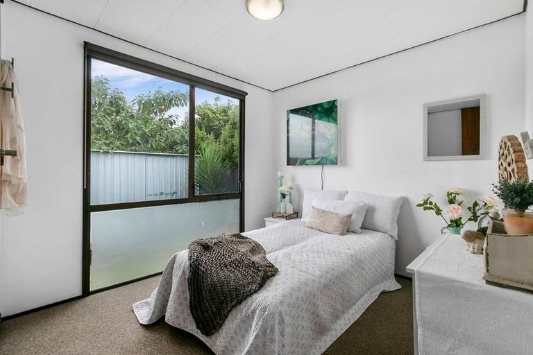 Photo of property in 1/26 Kamara Road, Glen Eden, Auckland, 0602