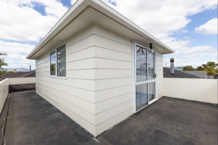 Photo of property in 11 Perrin Place, Kelvin Grove, Palmerston North, 4414