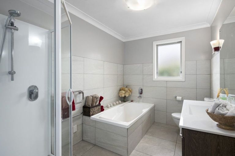 Photo of property in 7 Mertoun Terrace, Highbury, Wellington, 6012