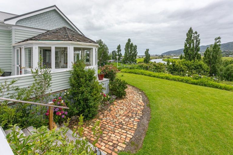 Photo of property in Cotswold Cottage B & B, 46 Maramarahi Road, Thames, 3578