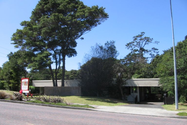 Photo of property in 2/56 Easton Park Parade, Glenfield, Auckland, 0629
