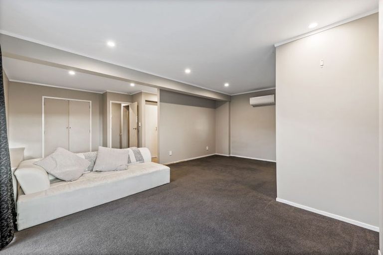 Photo of property in 11 Seakens Way, Glen Eden, Auckland, 0602