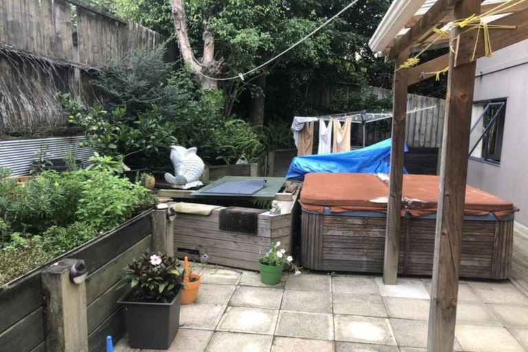 Photo of property in 125c Colwill Road, Massey, Auckland, 0614