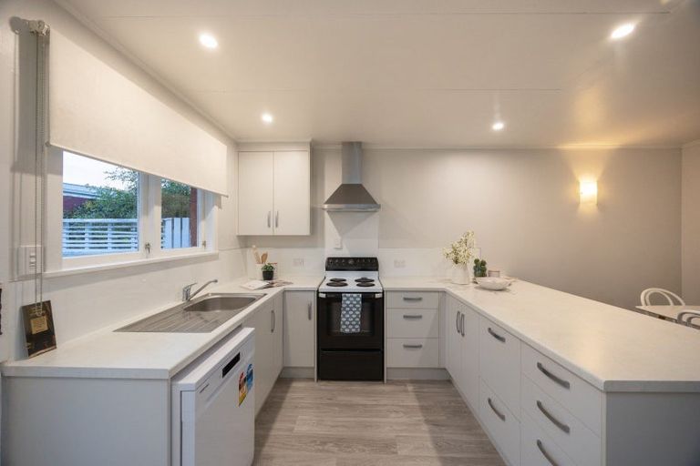 Photo of property in 2a Ruamahanga Crescent, Terrace End, Palmerston North, 4410