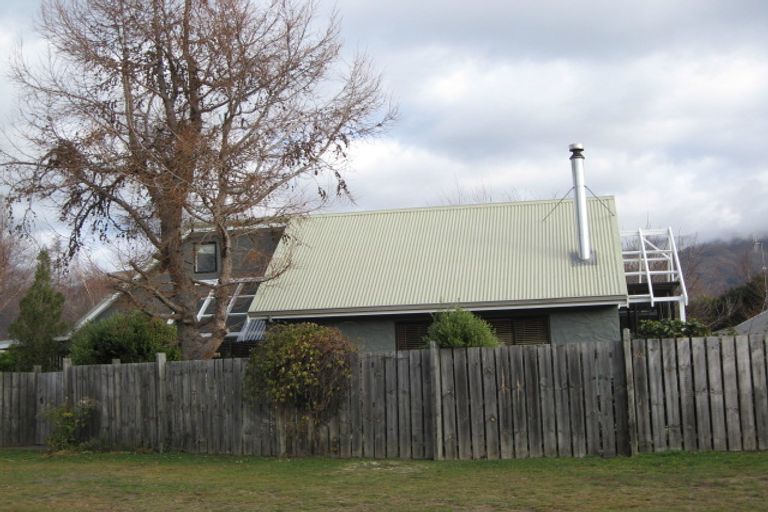 Photo of property in 1 Kowhai Drive, Wanaka, 9305