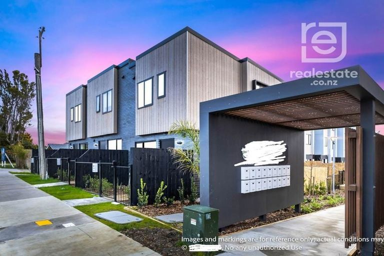 Photo of property in 17 Paetai Lane, Te Atatu Peninsula, 0610