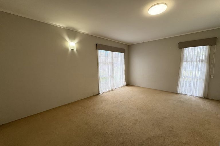 Photo of property in 54 Beechdale Crescent, Pakuranga Heights, Auckland, 2010