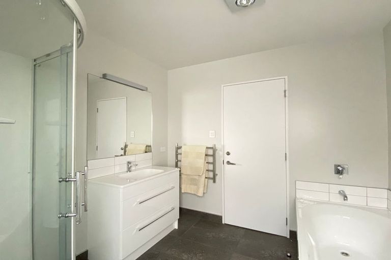 Photo of property in 38 Menin Gate Crescent, Broomfield, Christchurch, 8042