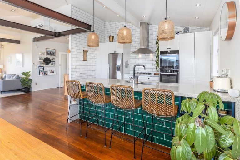 Photo of property in 86 Seaview Road, Paraparaumu Beach, Paraparaumu, 5032