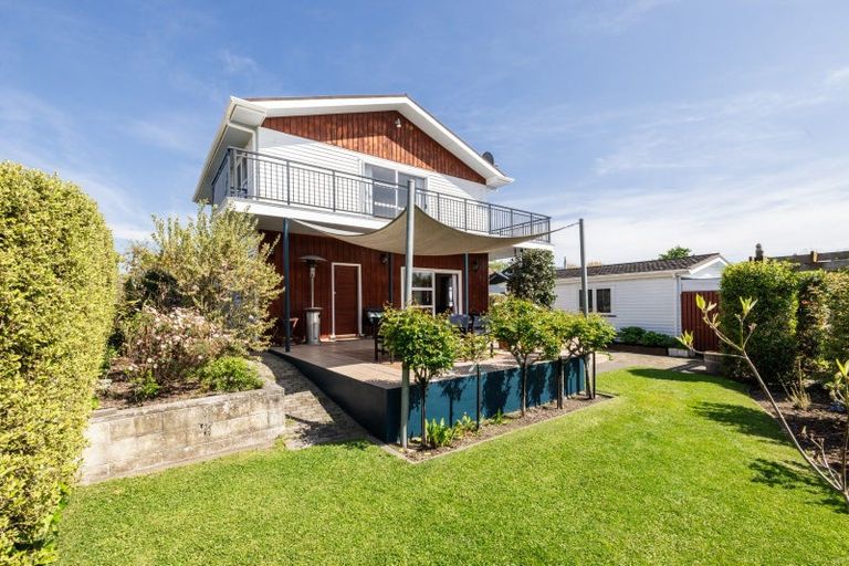 Photo of property in 39 Lucknow Road, Havelock North, 4130