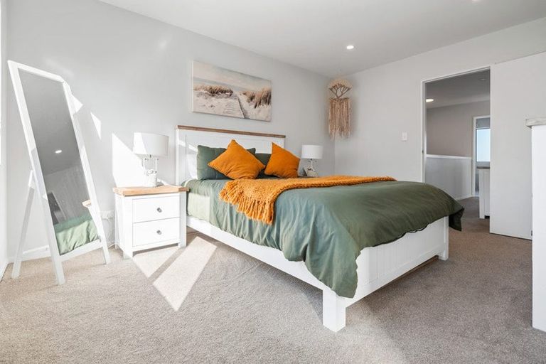 Photo of property in 421b Glenfield Road, Glenfield, Auckland, 0629
