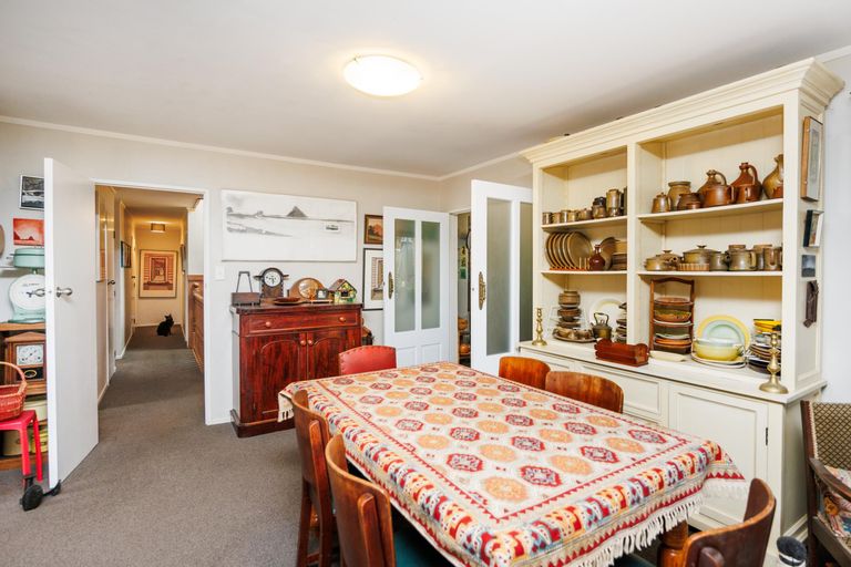 Photo of property in 570 Featherston Street, Roslyn, Palmerston North, 4414