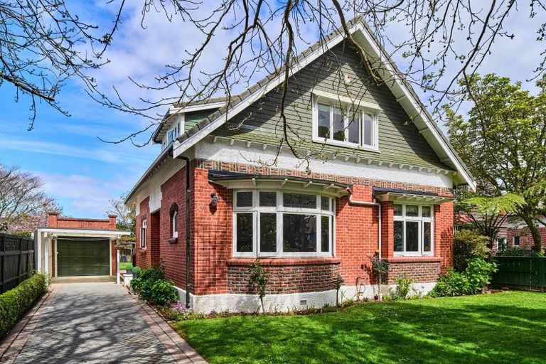 Photo of property in 14 Hinau Street, Woburn, Lower Hutt, 5010