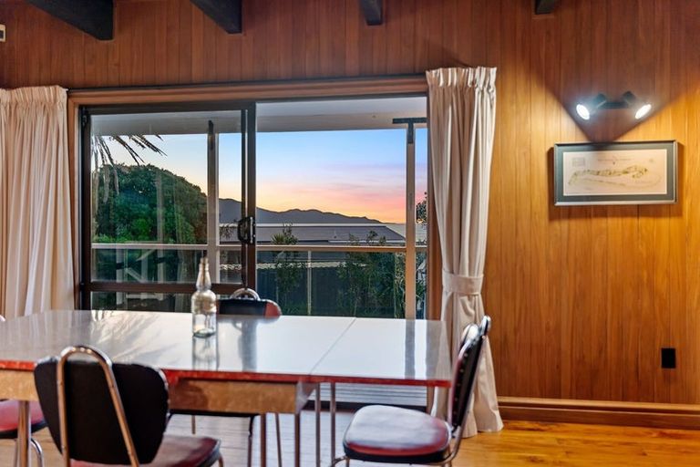 Photo of property in 11 Waiheke Street, Waikanae Beach, Waikanae, 5036