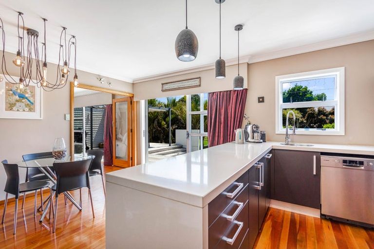 Photo of property in 23 Gloria Avenue, Te Atatu Peninsula, Auckland, 0610