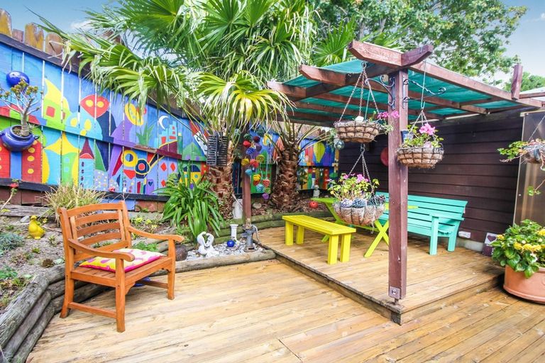 Photo of property in 74 Colwill Road, Massey, Auckland, 0614