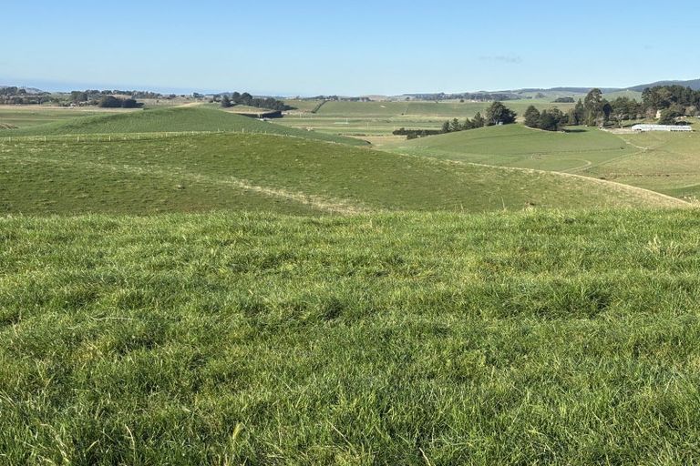 Photo of property in 16 Bay Road, Purakaunui, 9081