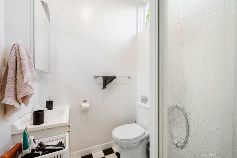 Photo of property in 10 Governor Road, Northland, Wellington, 6012